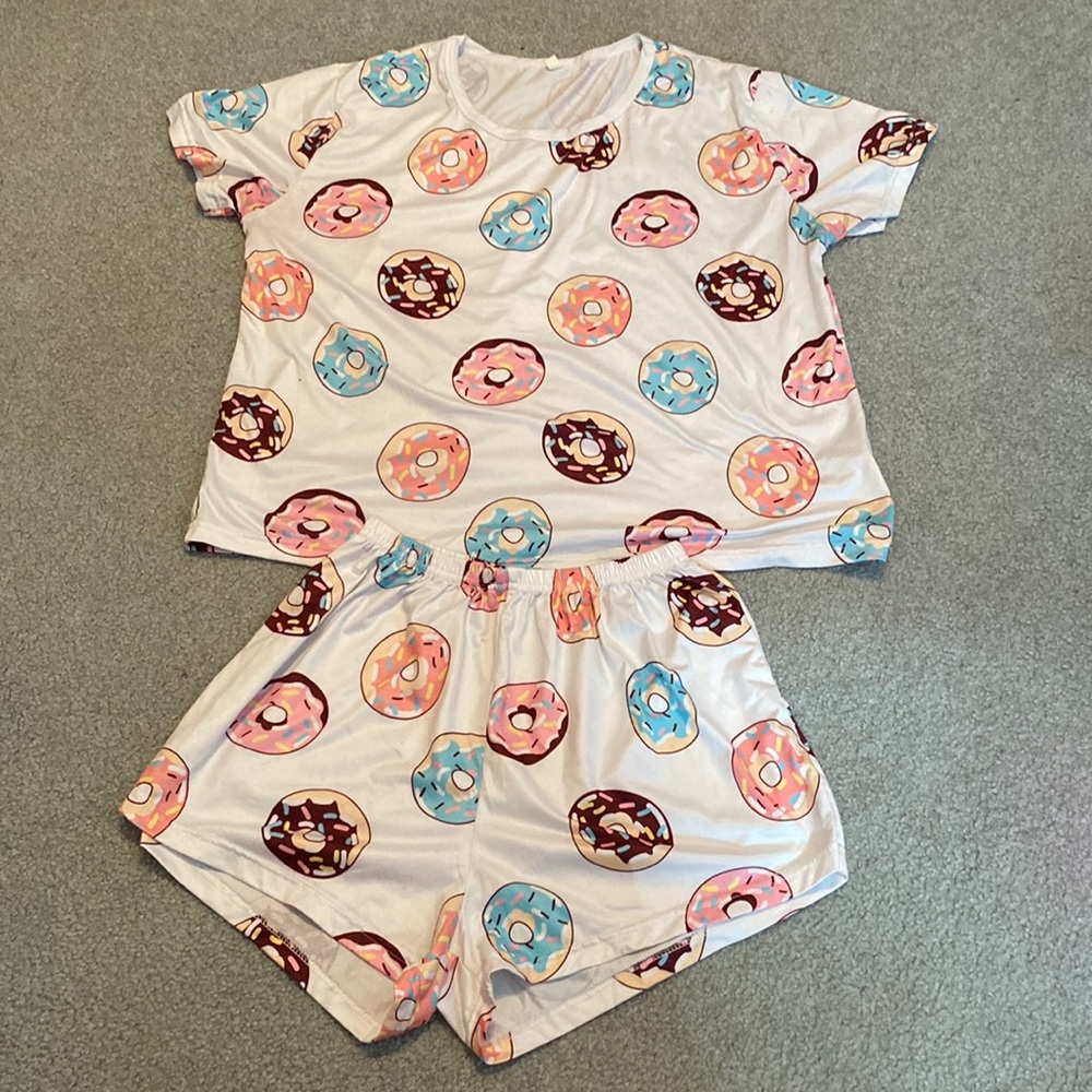 SHEIN Allover Donuts Print Pajama Set